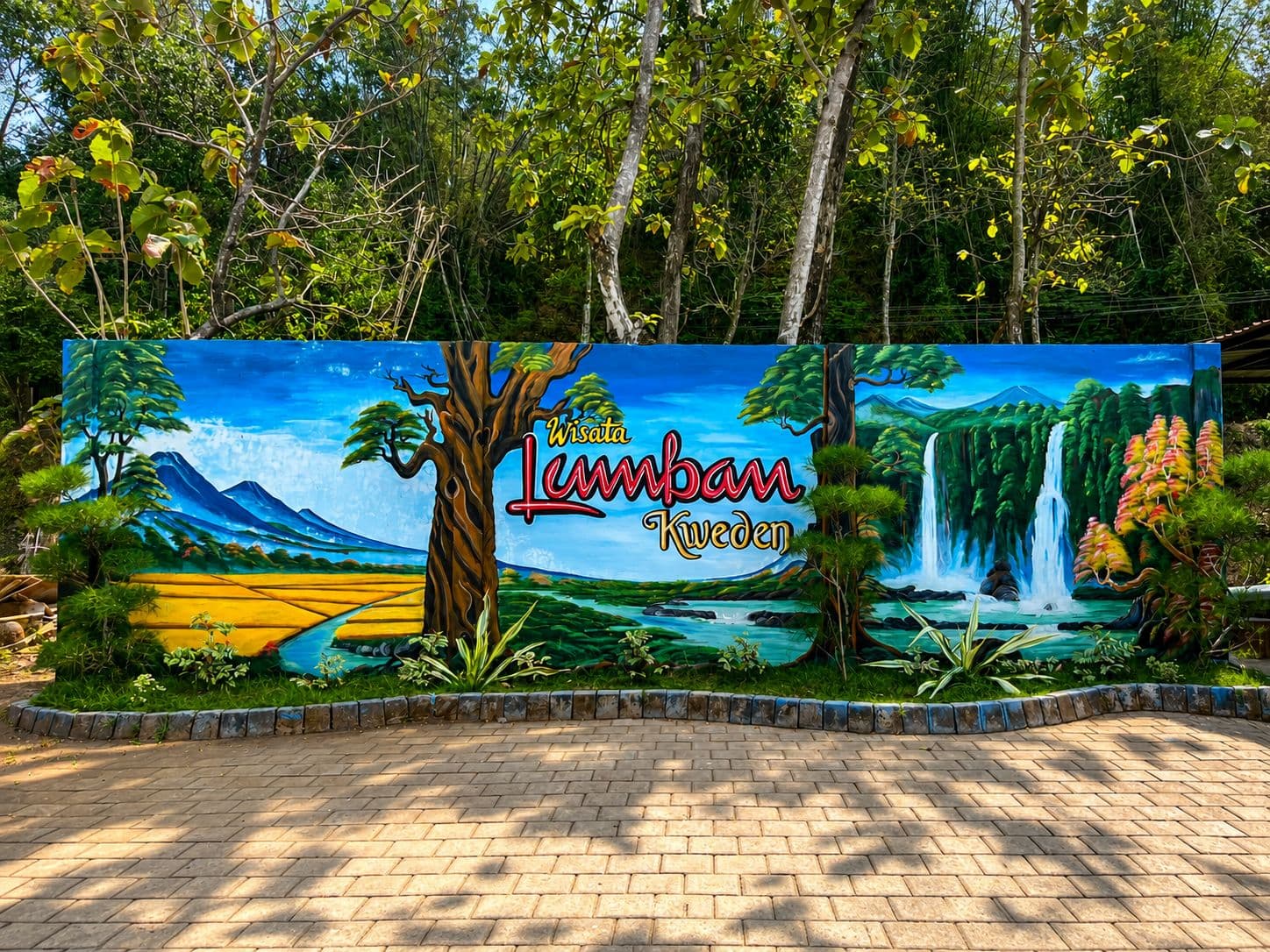 Seluncuran raksasa di Wisata Lumban Kweden